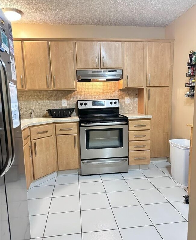 Building Photo - 3931 Cocoplum Cir