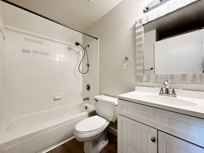 Building Photo - Recently Refreshed Pet Friendly Waikele Co...