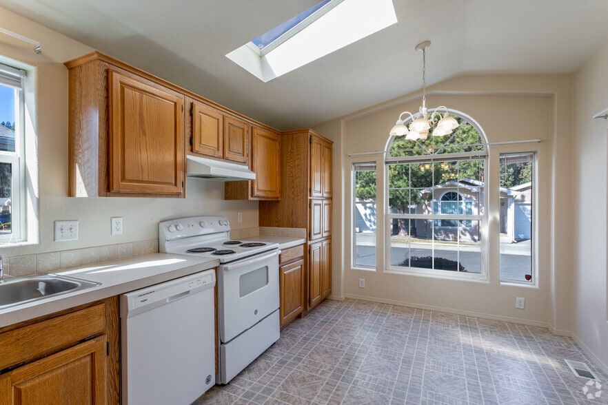 2BR, 1BA - 900SF - Spring Creek Community