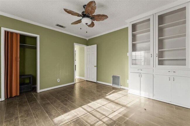 Building Photo - 1820 Live Oak Ave