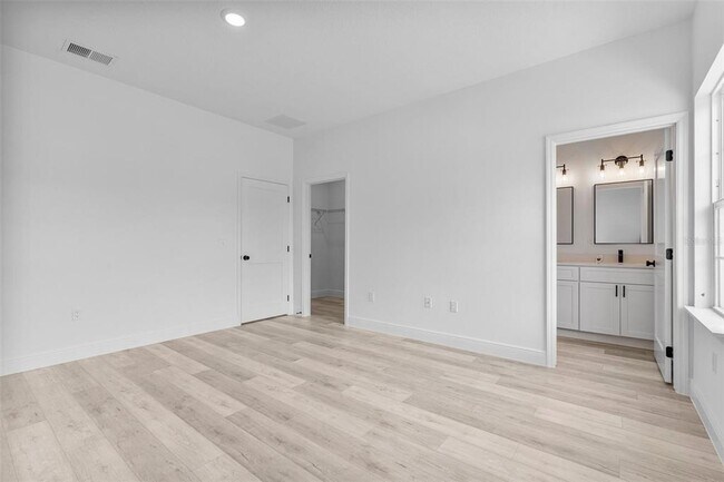 Building Photo - 5107 SW 164th Street Rd