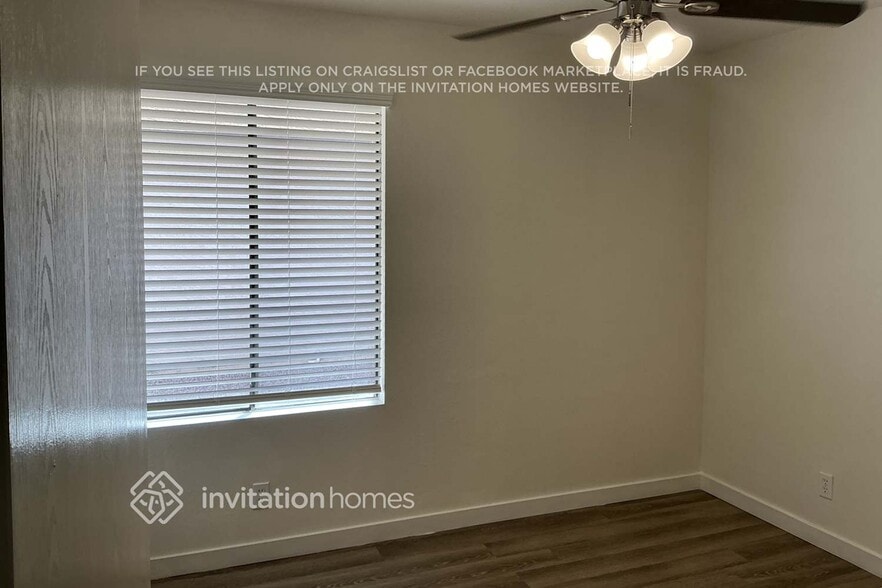 Building Photo - 921 S Val Vista Dr