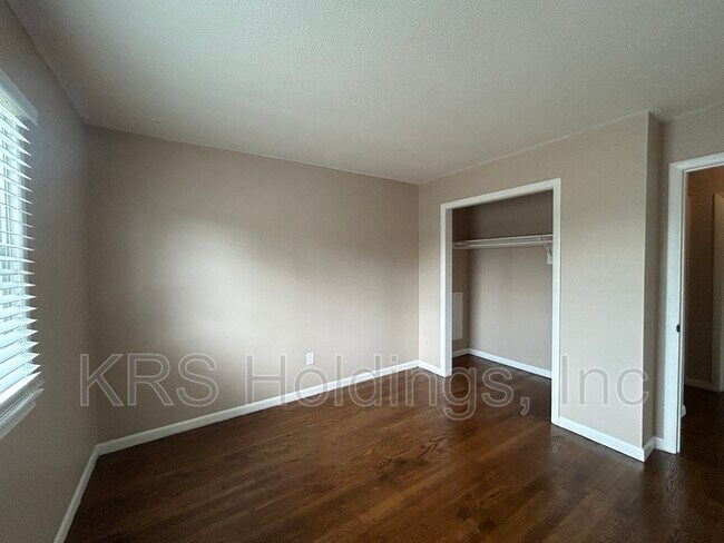 Building Photo - 208 Fort Worth St