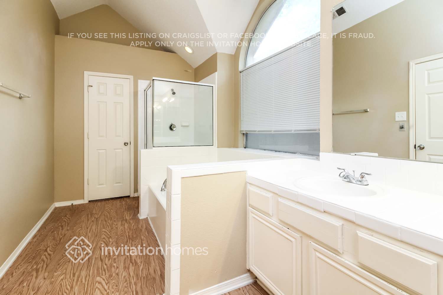 Building Photo - 12418 Summer Hill Dr