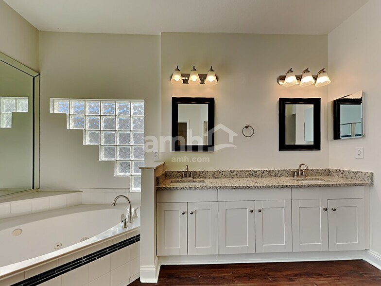 Building Photo - 4316 Hanover Park Dr