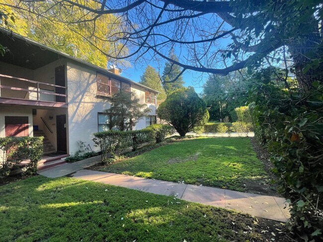 Building Photo - 1675 Woodland Ave