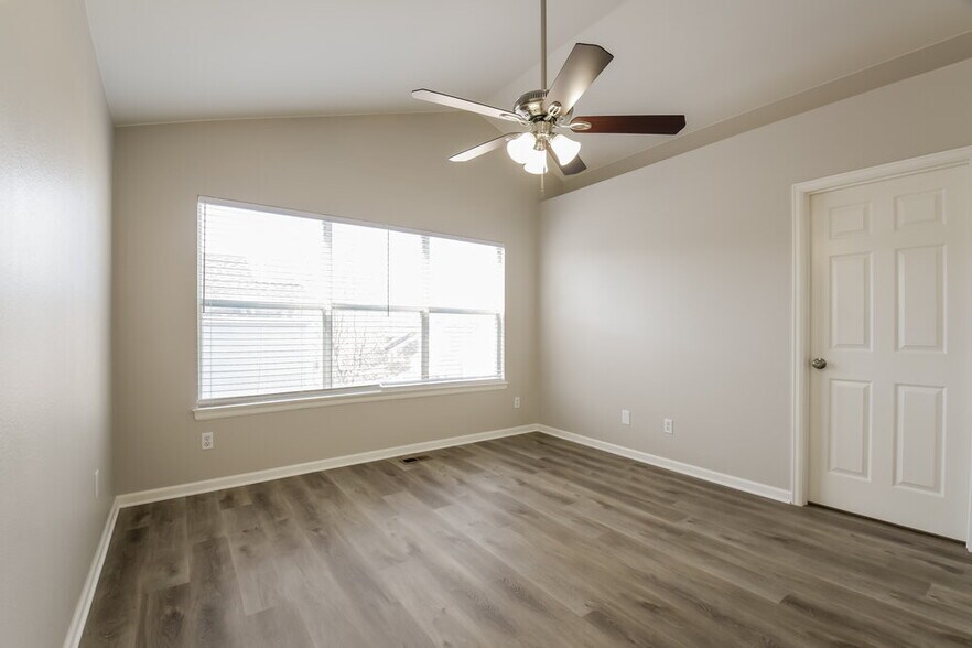 Building Photo - 2757 S Cathay Ct