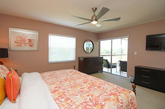 Building Photo - ** 2/2 CHARMING FURNISHED CONDO AT THE ISL...