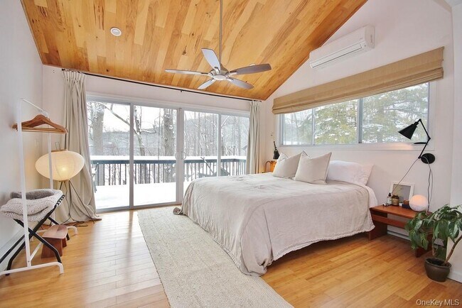 Building Photo - 117 Seven Hills Lake Dr