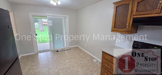Building Photo - Charming 3 Bedroom, 2 Bathroom, 2 Car Garage Home in Parkville