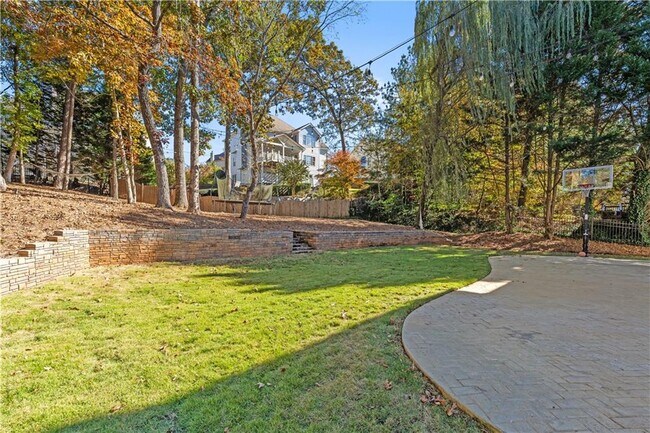 Building Photo - 3713 Lake Edge Dr