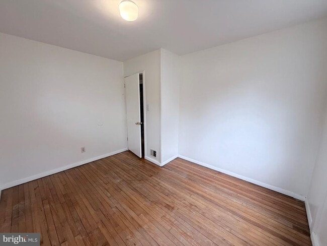 Building Photo - 2207 Luzerne Ave