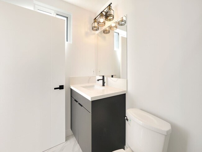 Building Photo - 1856 Redondo Blvd