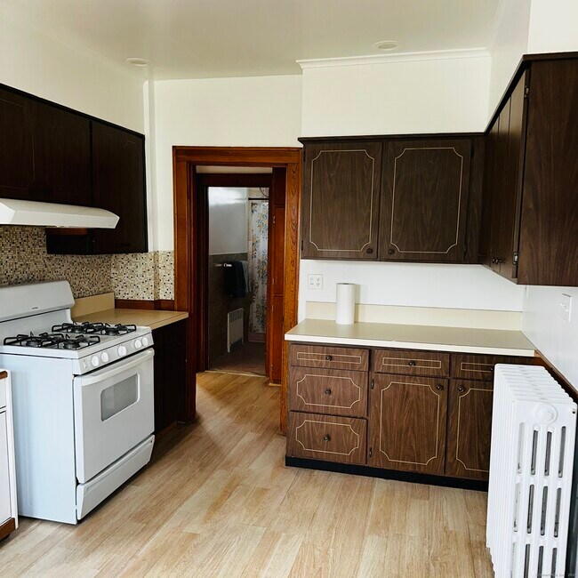 Building Photo - 20 Amaryllis Ave