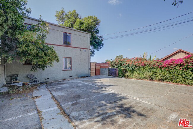 Building Photo - 2710 Bellevue Ave