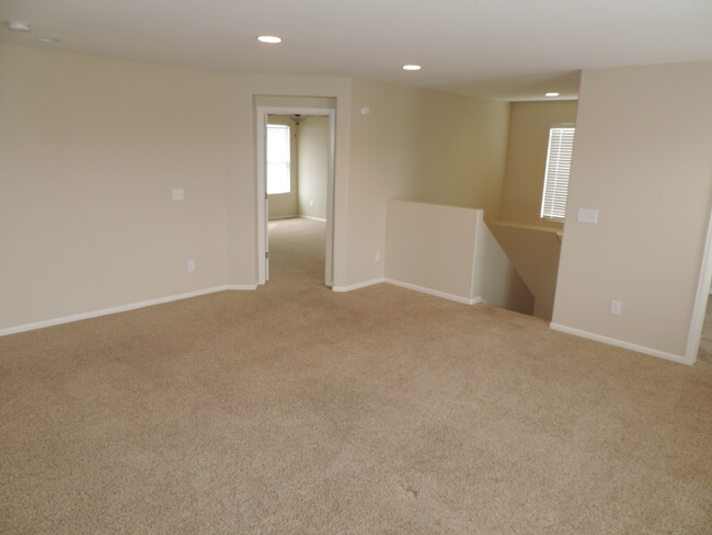 Building Photo - Buffalo Run 4 Bedroom Home (Available Imme...