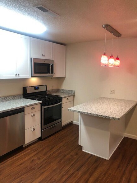 Interior Photo - 4 Lanterns