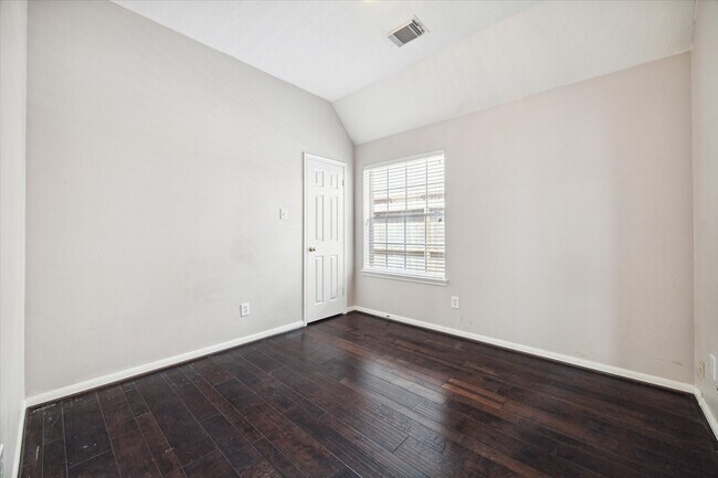 Building Photo - 8830 Fairbloom Ln
