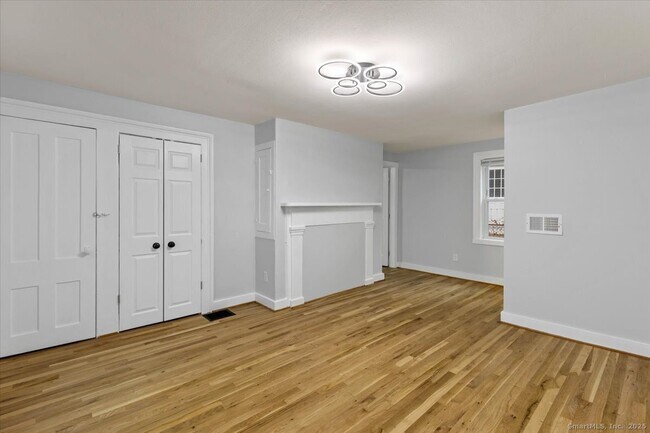 Building Photo - 183 Bradley St