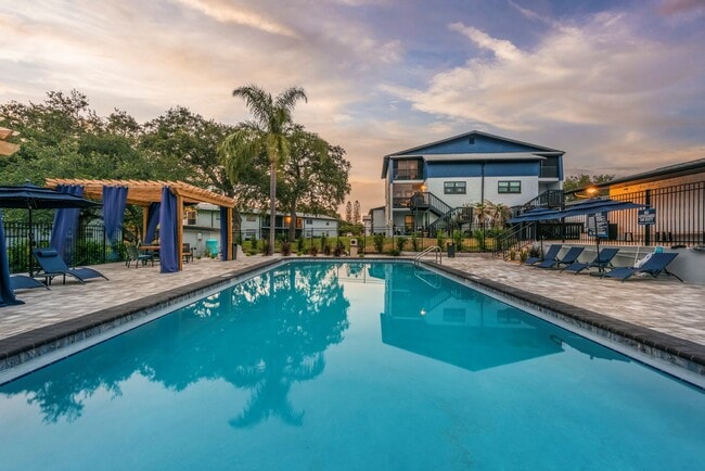 Building Photo - Altura Largo
