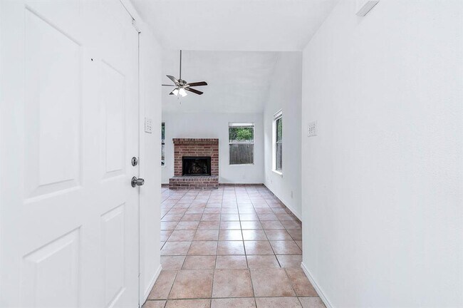 Building Photo - 9303 Kingsflower Cir