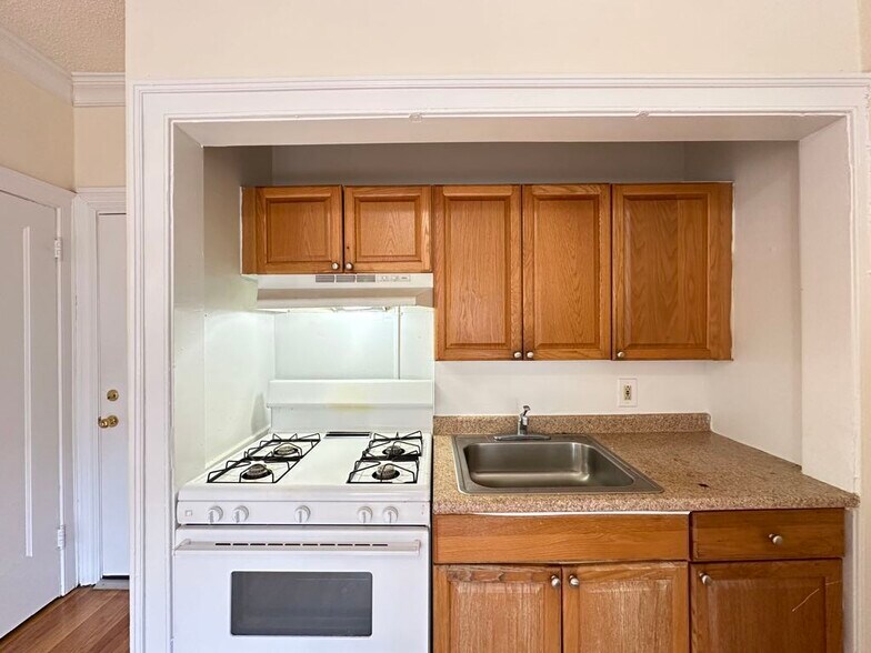 Building Photo - 2737 N Spaulding Ave