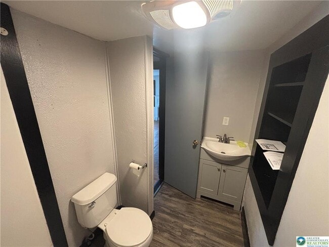 Building Photo - 654 Youngs Hill Rd