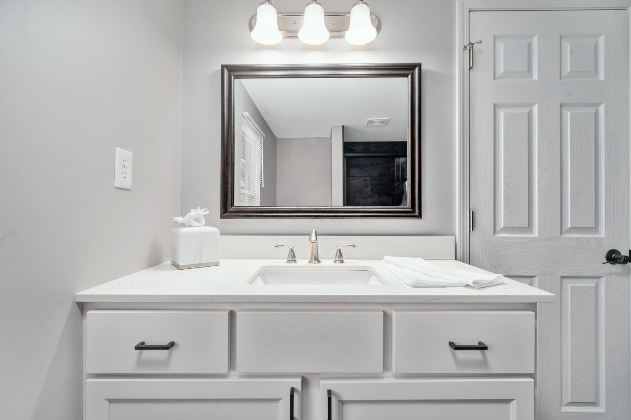 Main Bath- Upstairs - 1408 S Ohio Ave