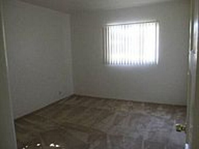 Building Photo - Charming 4-Bedroom Home in Hudson Park – L...