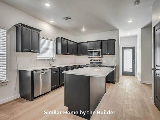 Building Photo - 2712 SW I Ave