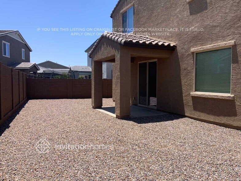 Building Photo - 9415 E Saturn Ave