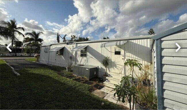 Building Photo - 5470 SW 25th Way