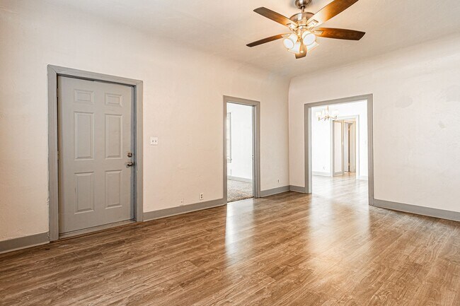 Building Photo - 2 Bed 1 Bath Duplex in NE OKC