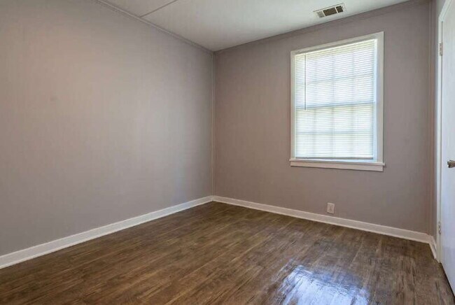 Building Photo - 431 Bussey Ave