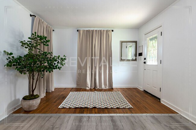 Building Photo - HALF-OFF DEPOSIT SPECIAL! Furnished 2 Bedr...