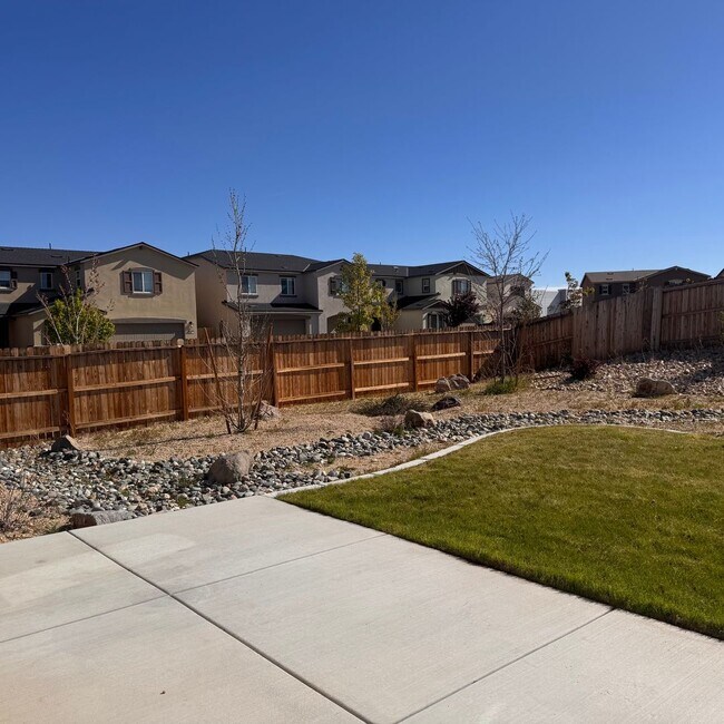 Building Photo - 3 Bedroom with a Loft Home in Lemmon Valley Available Now!