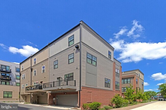 Building Photo - 40 Mural Walk NE