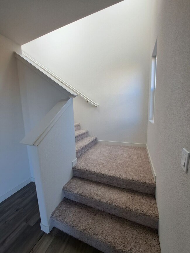 Building Photo - Beautiful, Almost New Home in Monte Verde ...