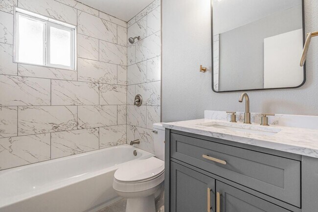 Building Photo - 4423 N 23rd Ave