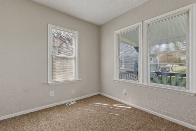 Building Photo - 720 Forbes St