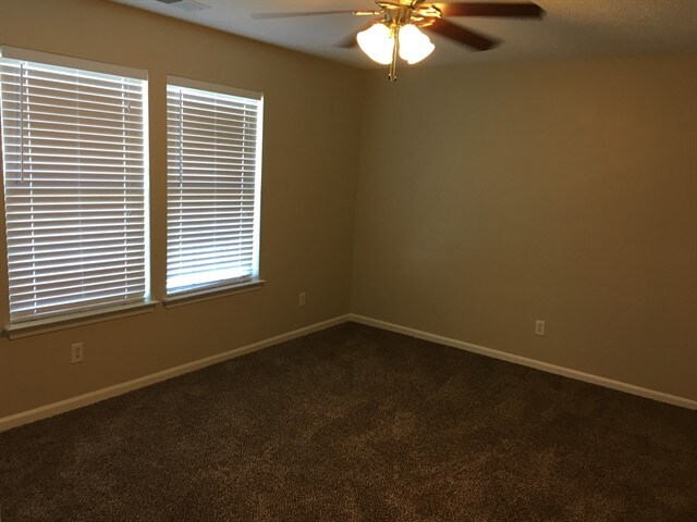 Building Photo - 1 Holly Springs Cir