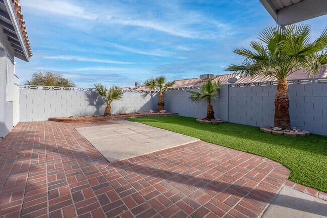 Building Photo - 2205 Riderwood Ave