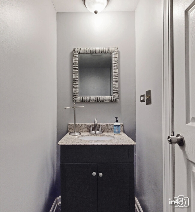 Building Photo - 239 Capitol Dr