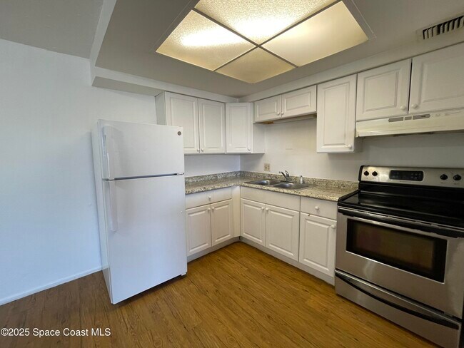 Building Photo - 800 N Fiske Blvd