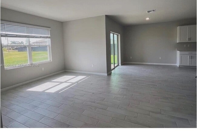 Building Photo - 30 SW 1st Pl