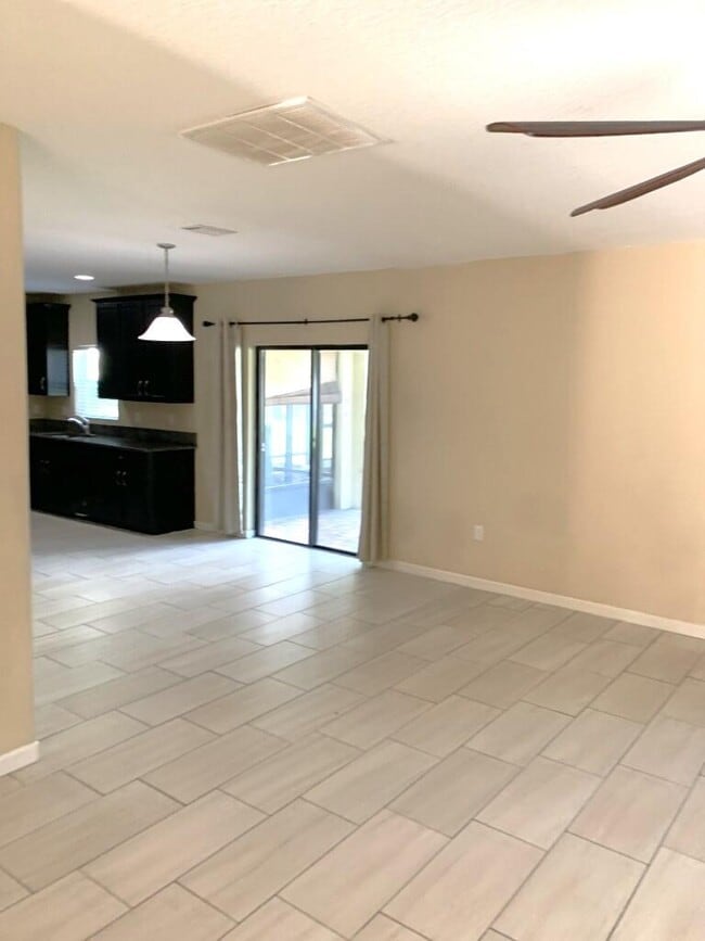 Building Photo - 2402 Okalani St