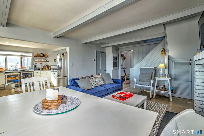 Building Photo - 25 Milford Point Rd