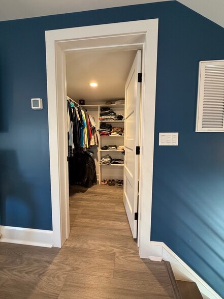 Building Photo - 502 12th Ave