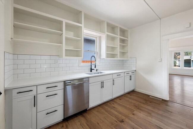 Building Photo - 1113 W Montgomery Ave