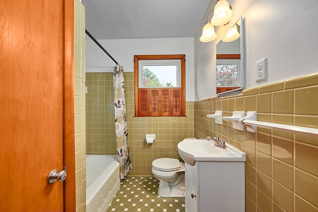 Building Photo - Coming Soon: 3BR+, 1BA House with great storage and outdoor space (Please reach out before applyi...